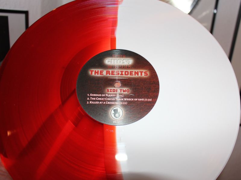 File:Newsmachine-goh split.jpg